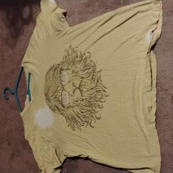 Graphic Lion T-Shirt - Picture 2 of 9
